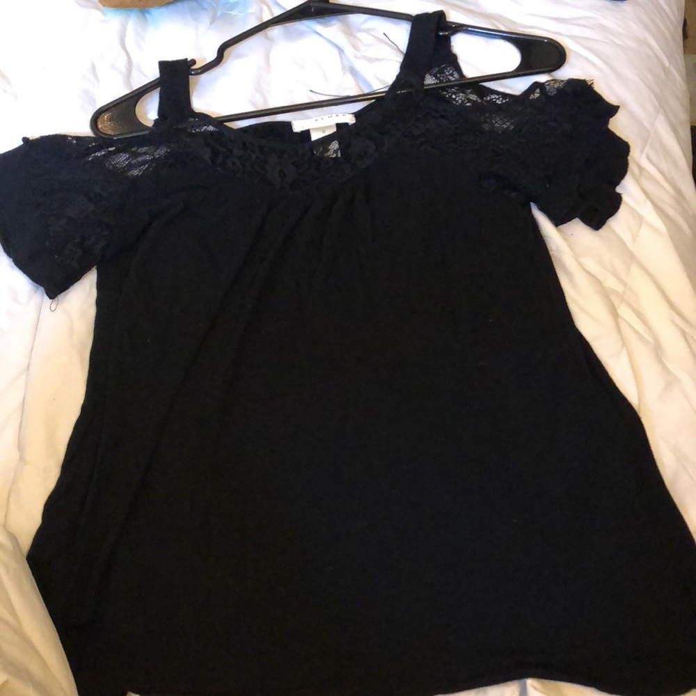 Lace and ruffled bottom black shirt
